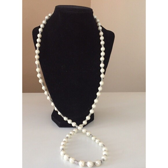 Vintage Chaps Faux Pearls Glass Beads Necklace with Silver Tone Beads & Clasp - Picture 6 of 9